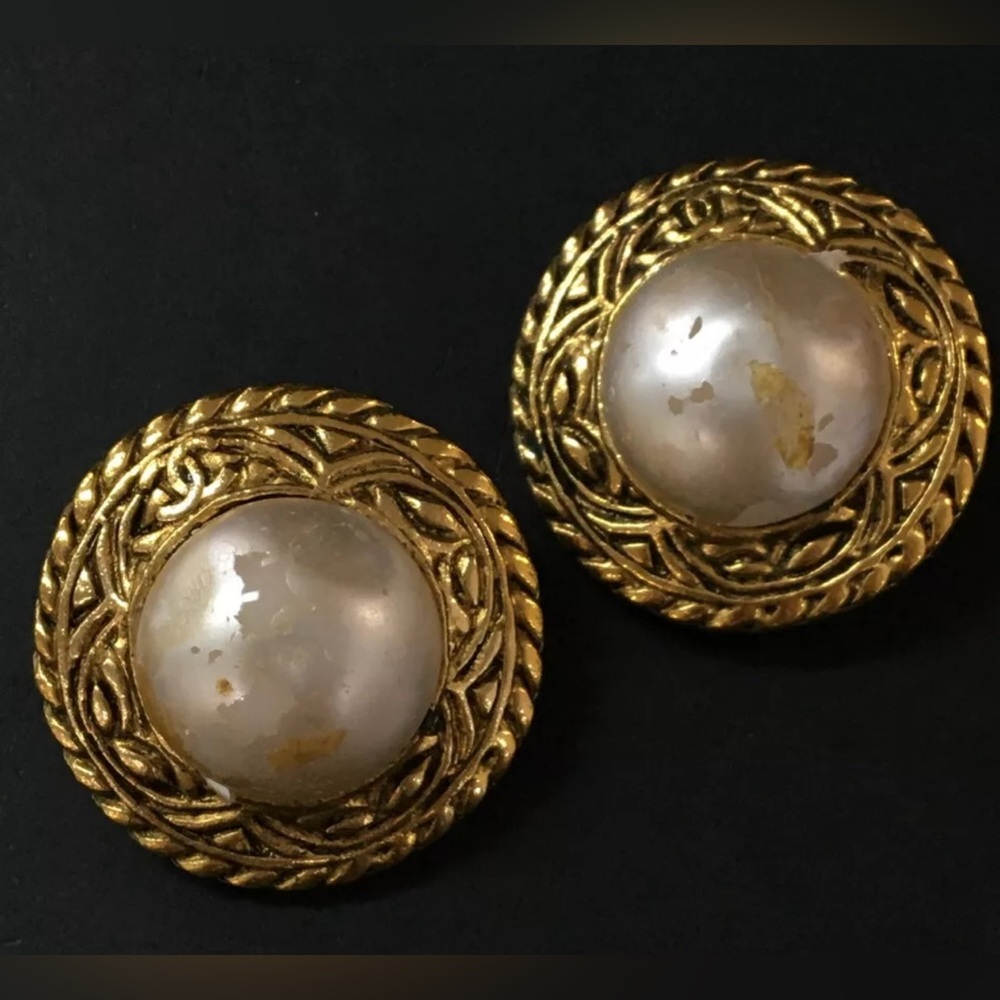 Authentic CHANEL Pearl Gold Tone Earrings stamped clip on - Picture 6 of 10